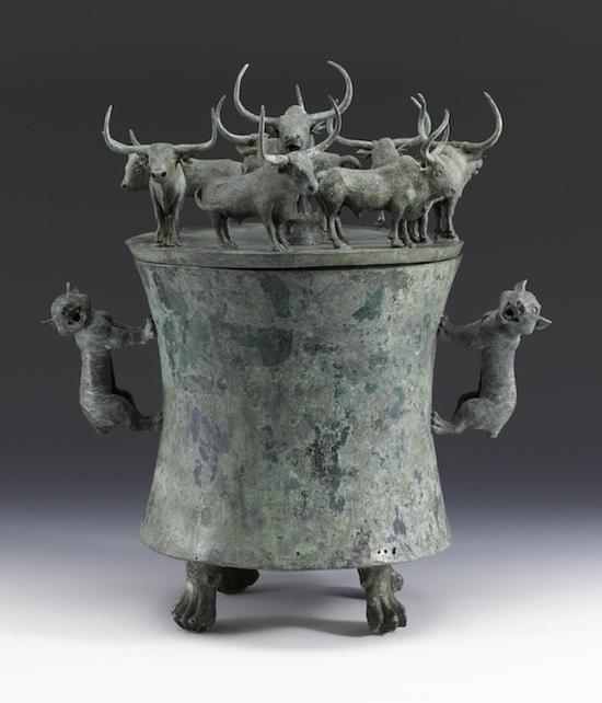 上海博物馆收藏的八牛贮贝器（图14）